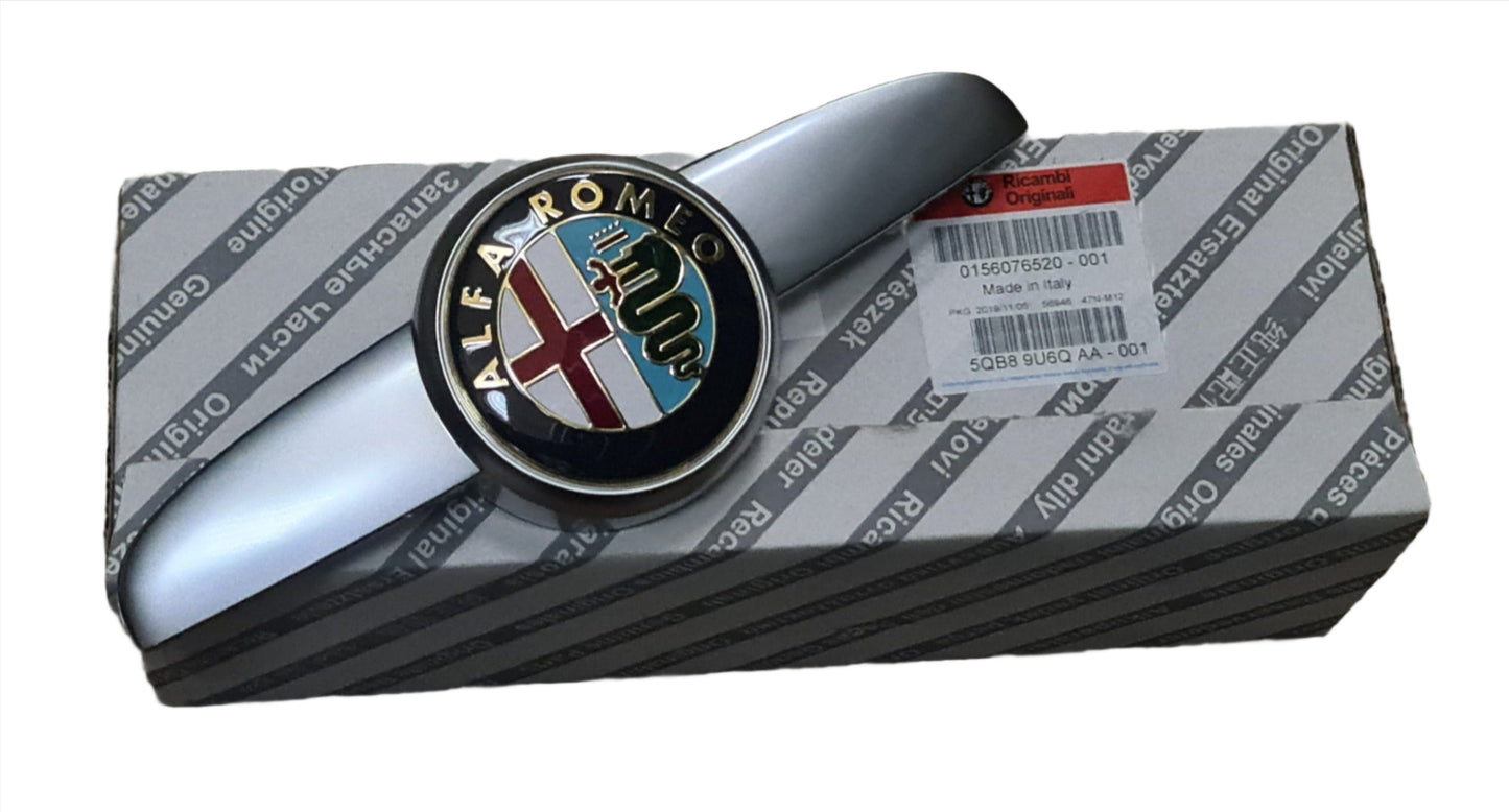 Badge, Bonnet / Grille - 147 Blackline