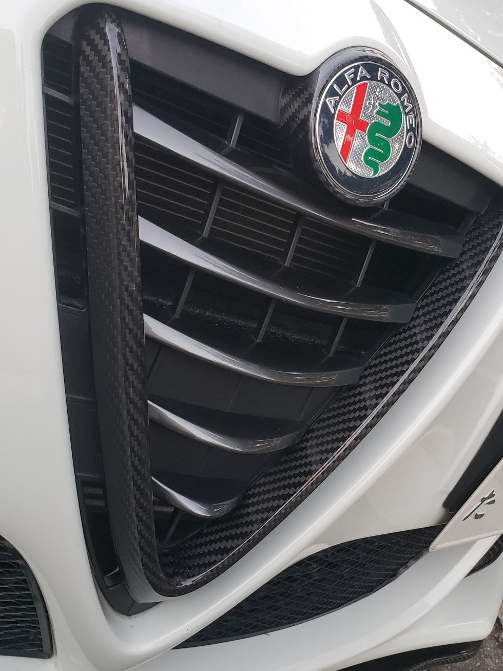 Alfa Romeo Giulietta MY 2014 Front Grille Frame Cover - Carbon Fibre Alfa Romeo Shop